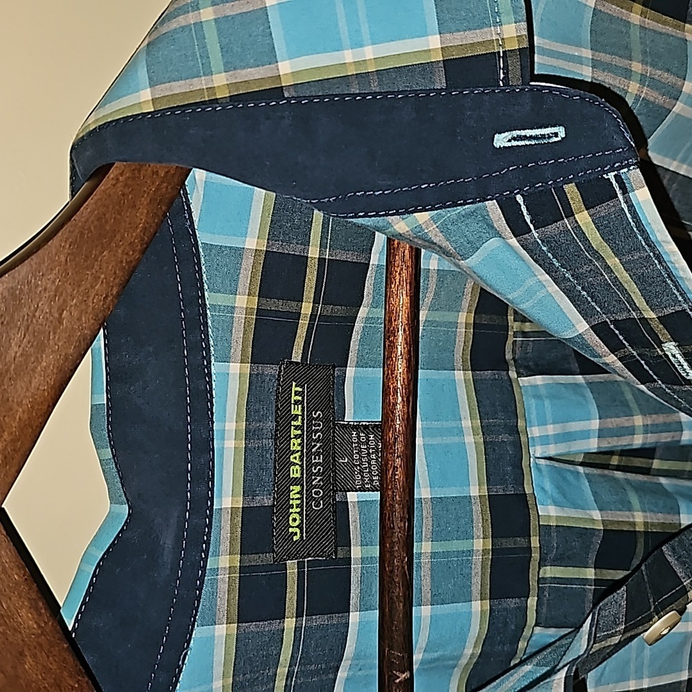 CONSENSUS men's plaid button-up Size L - Picture 3 of 5